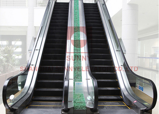 1000MM Aluminium Eskalator Langkah Demarkasi Kuning Di Pusat Perbelanjaan