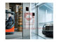 Bagian Lift Diperiksa Lantai Plat Baja Pengangkutan Lift Dekorasi Mobil Dengan Ruang Besar